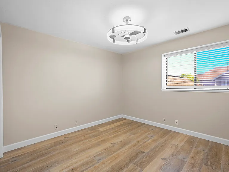 400 Creekview Dr — Photo 9