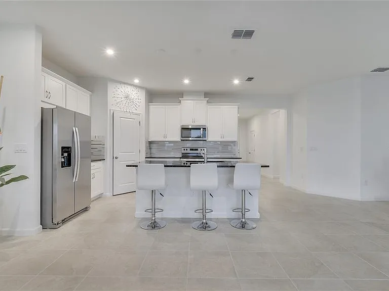 1098 Boardwalk Pl — Photo 22