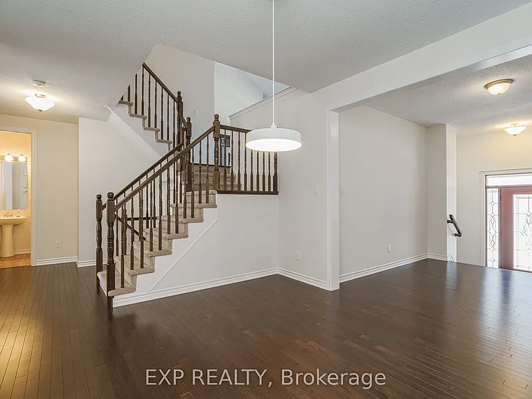 215 Rivertree St — Photo 7