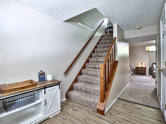 3rd image of 49 Springhouse Dr