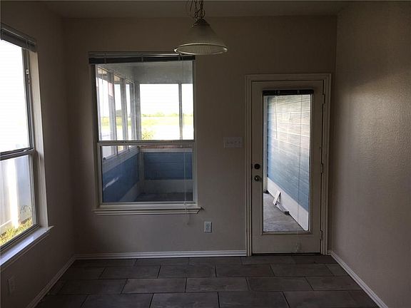 4th image of 1224 Stratford Dr