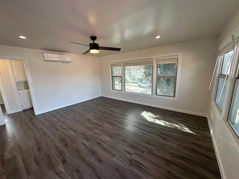 2212 Pine Ave #2212 — Photo 8