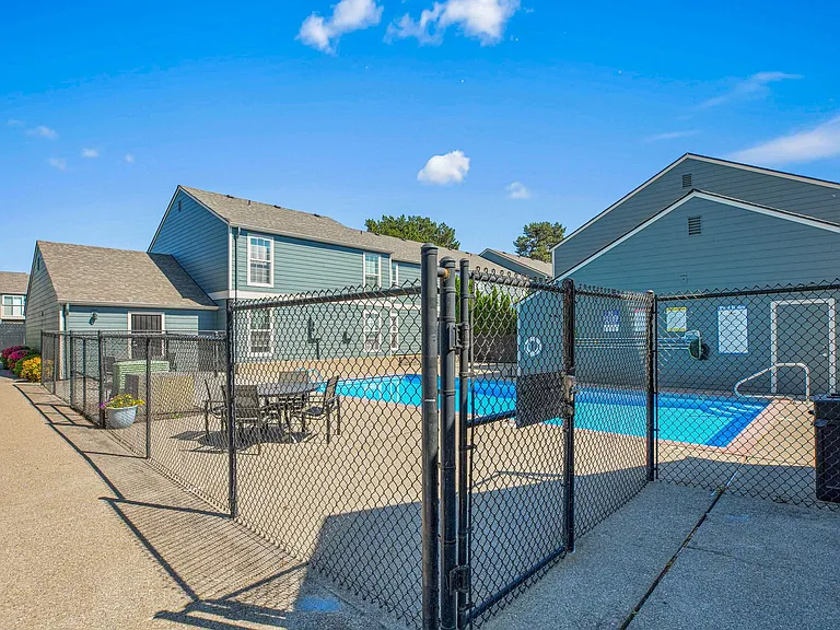 BROOK HOLLOW APARTMENTS — Photo 11