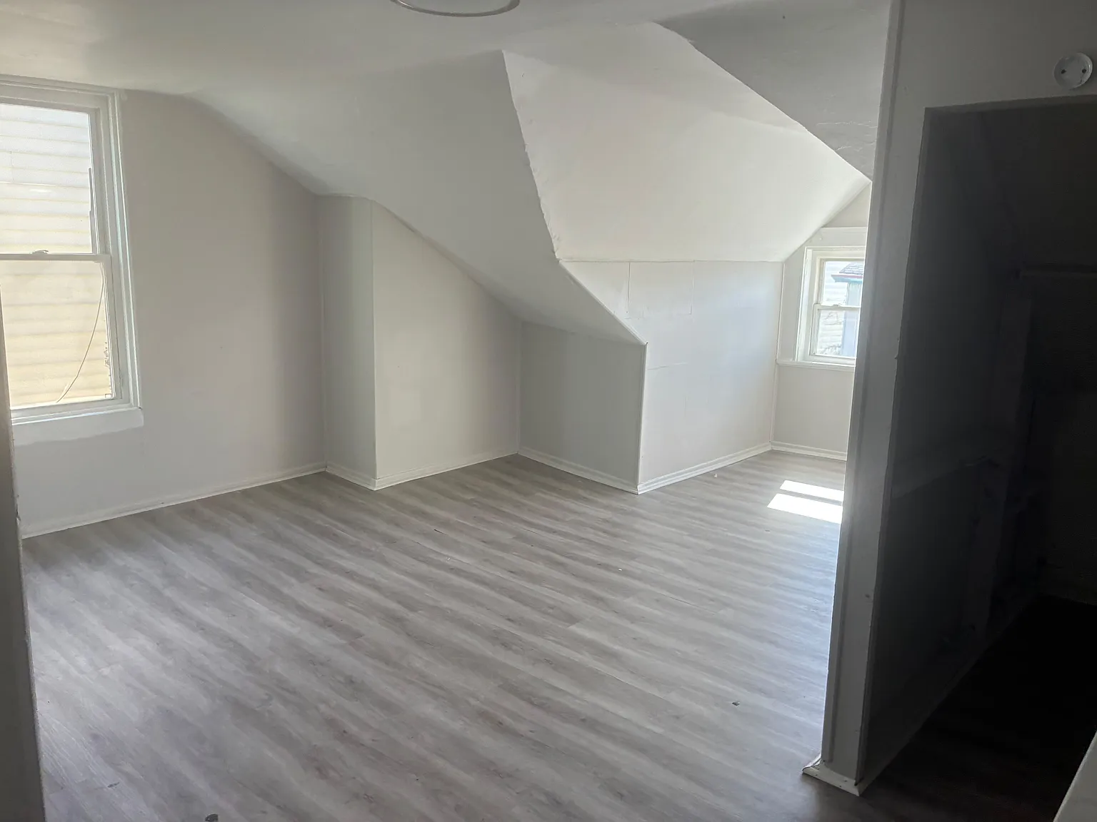 3 bed, 3500 sqft, $1,190 — Photo 2