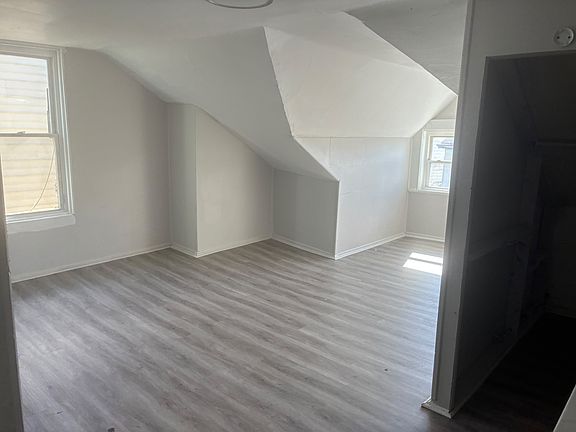 2nd image of 811 Eureka St