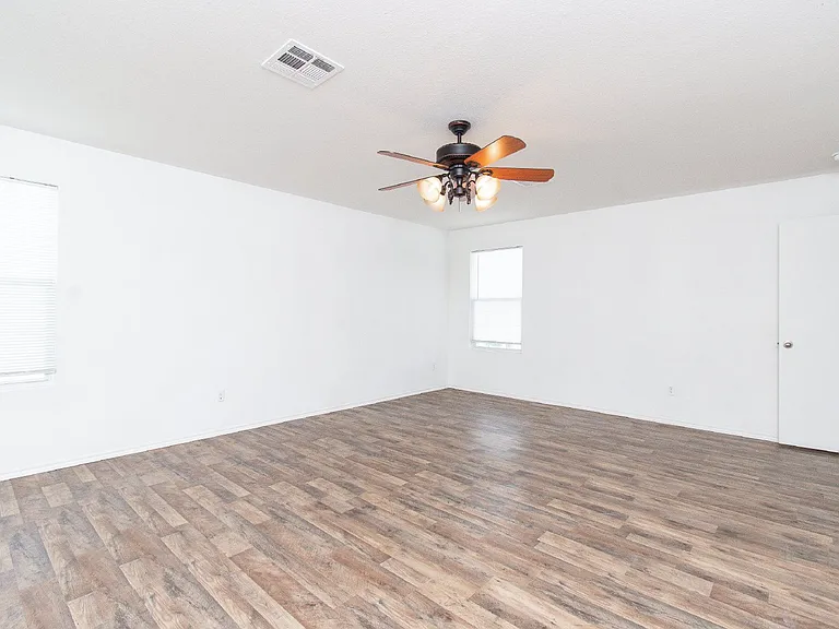 9007 Sandyford Ct — Photo 22