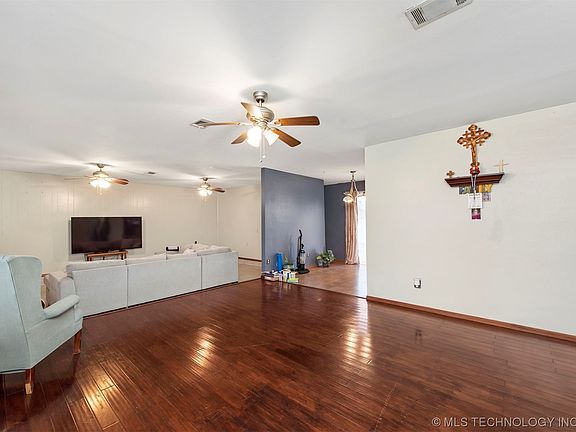 3rd image of 1421 S Hayes Ave