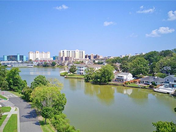 Lake Holly is a great spot to walk and watch ospreys, ducks and countless other waterfowl and wildlife.