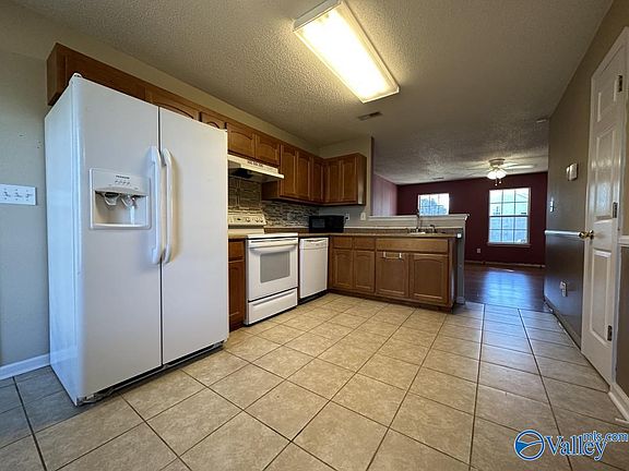 3rd image of 254 Mountain Creek Dr