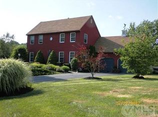 2 Tin Ct, Walden, NY 12586
