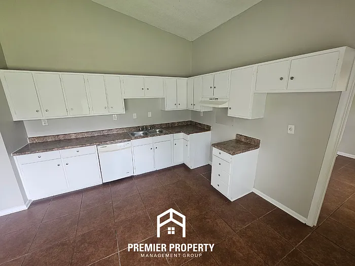 6149 Quince Rd — Photo 8