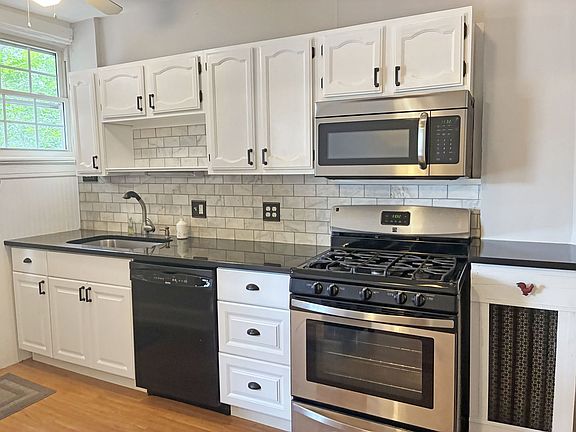 4th image of 3022 W Leigh St