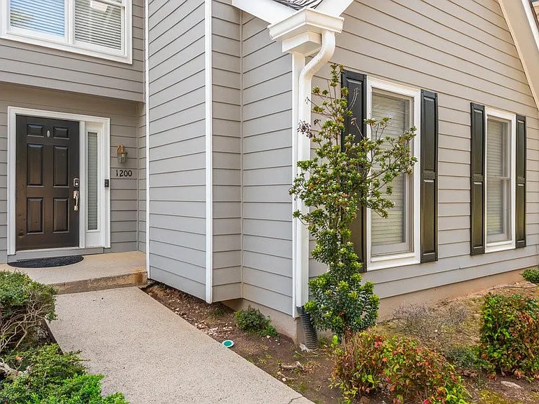 1200 Defoor Ct NW — Photo 2