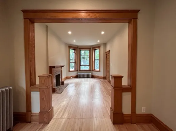 2111 N Kedzie Blvd #1F, Chicago, IL 60647
