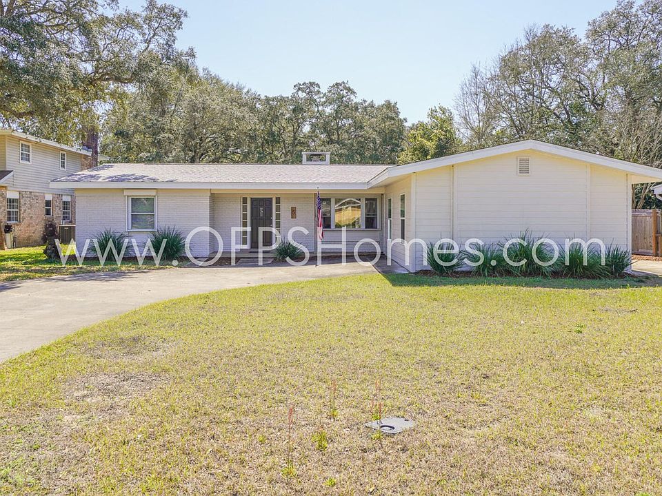 1st image of 5 Dogwood Dr
