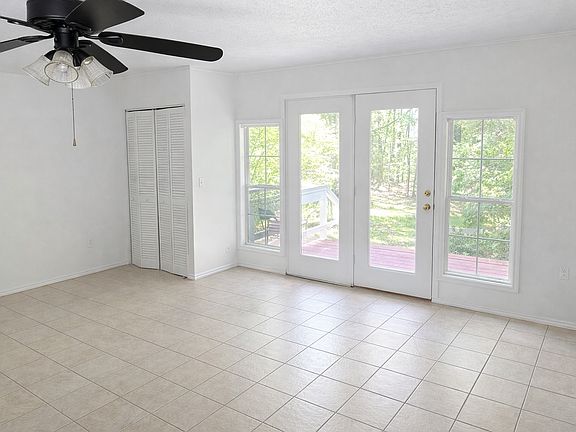 3rd image of 251 Washington Dr