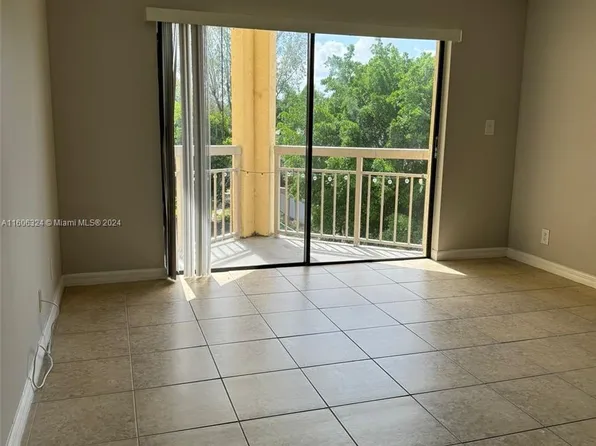 8290 Lake Dr APT 450, Doral, FL 33166