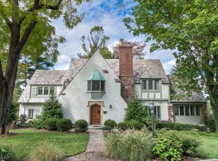 2 Crest Acre Ct, Summit, NJ 07901