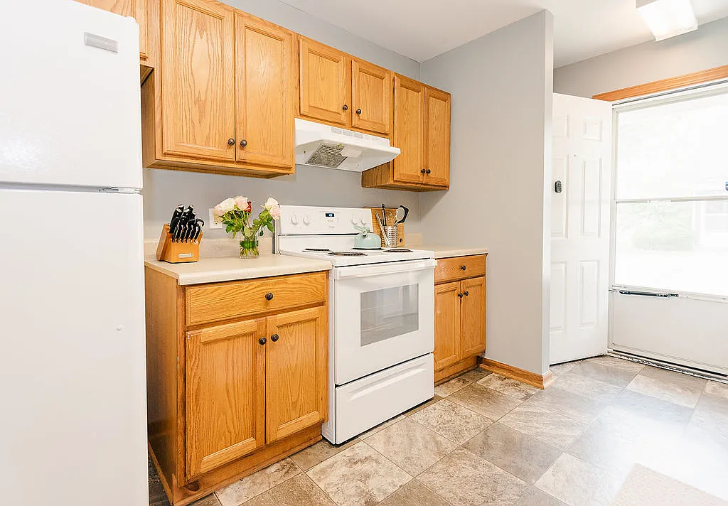 2 bed, 955 sqft, $1,750 — Photo 3