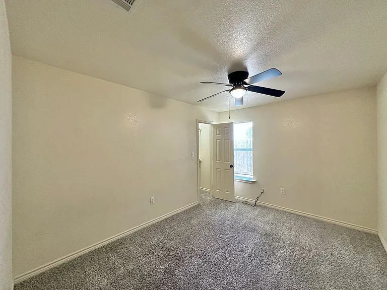 519 S 54th St — Photo 17