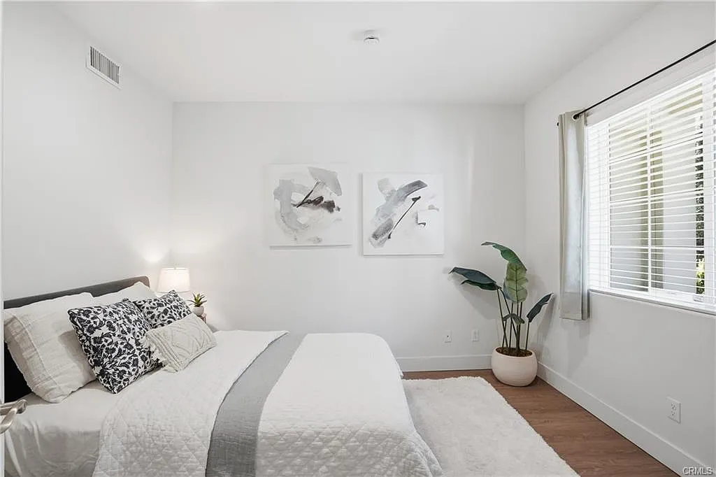 3 bed, 1862 sqft, $4,300 — Photo 3