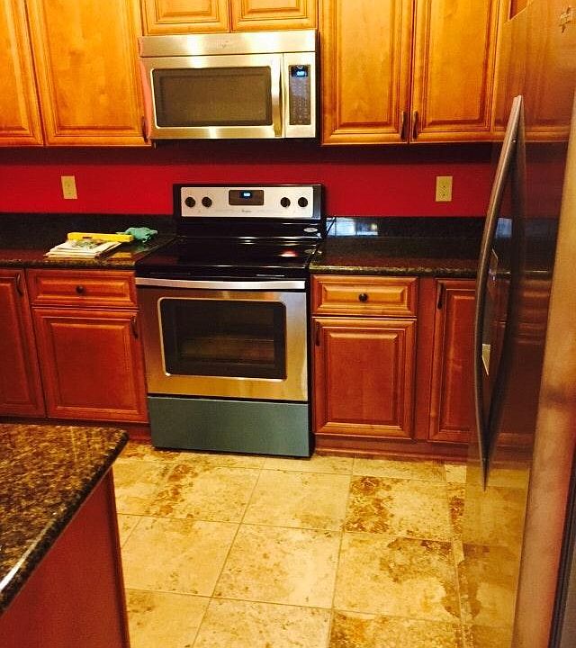 2nd image of 704 N Woodlawn Ave #A