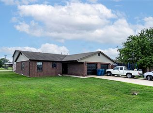 619 & 621 W 1st Ave, Gentry, AR 72734