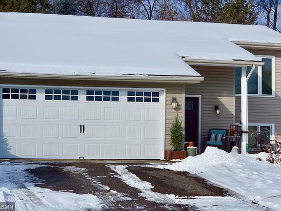 2nd image of 30 Fox Hollow Dr