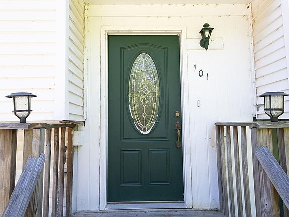 4th image of 101 W Circle Dr