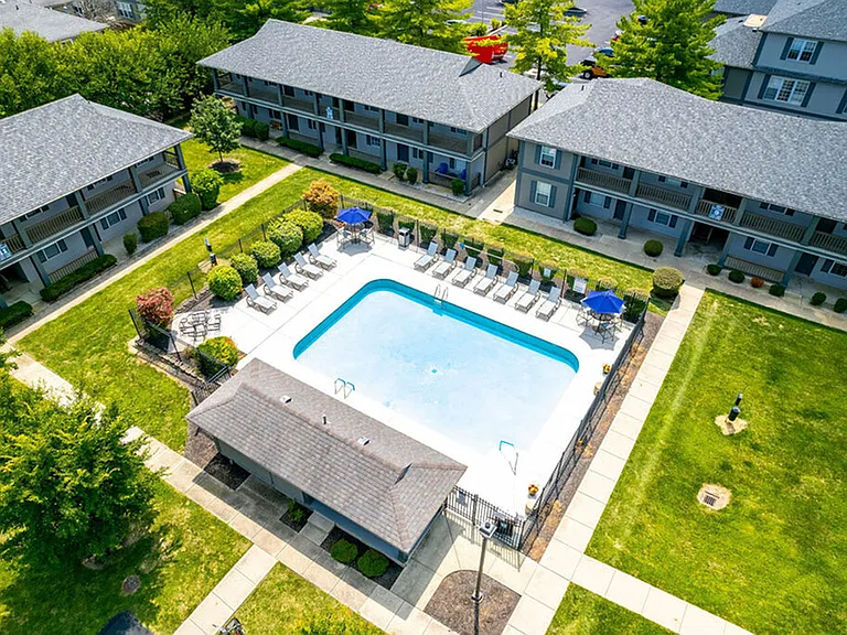 Lush Landscaped Grounds at The Commons Student Apartments in Oxford, OH