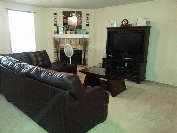 4th image of 1045 Wild Horse Way