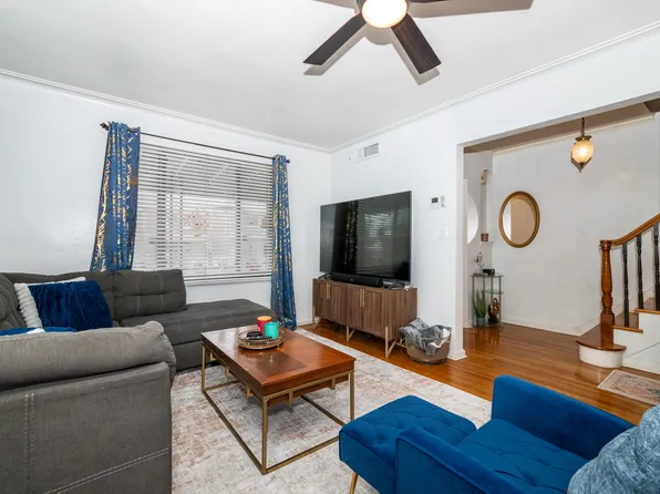 2530 Fenton Avenue image 3 of 35