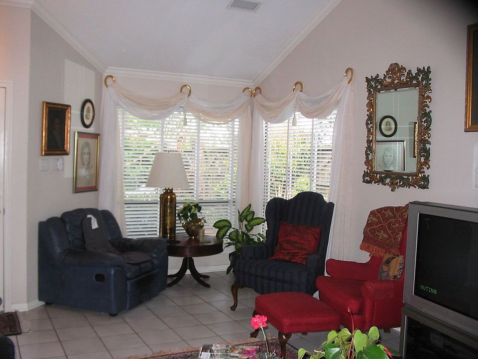 Beautiful townhome-very nice!