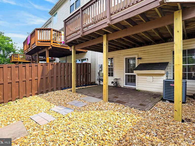 14637 Stream Pond Dr — Photo 49