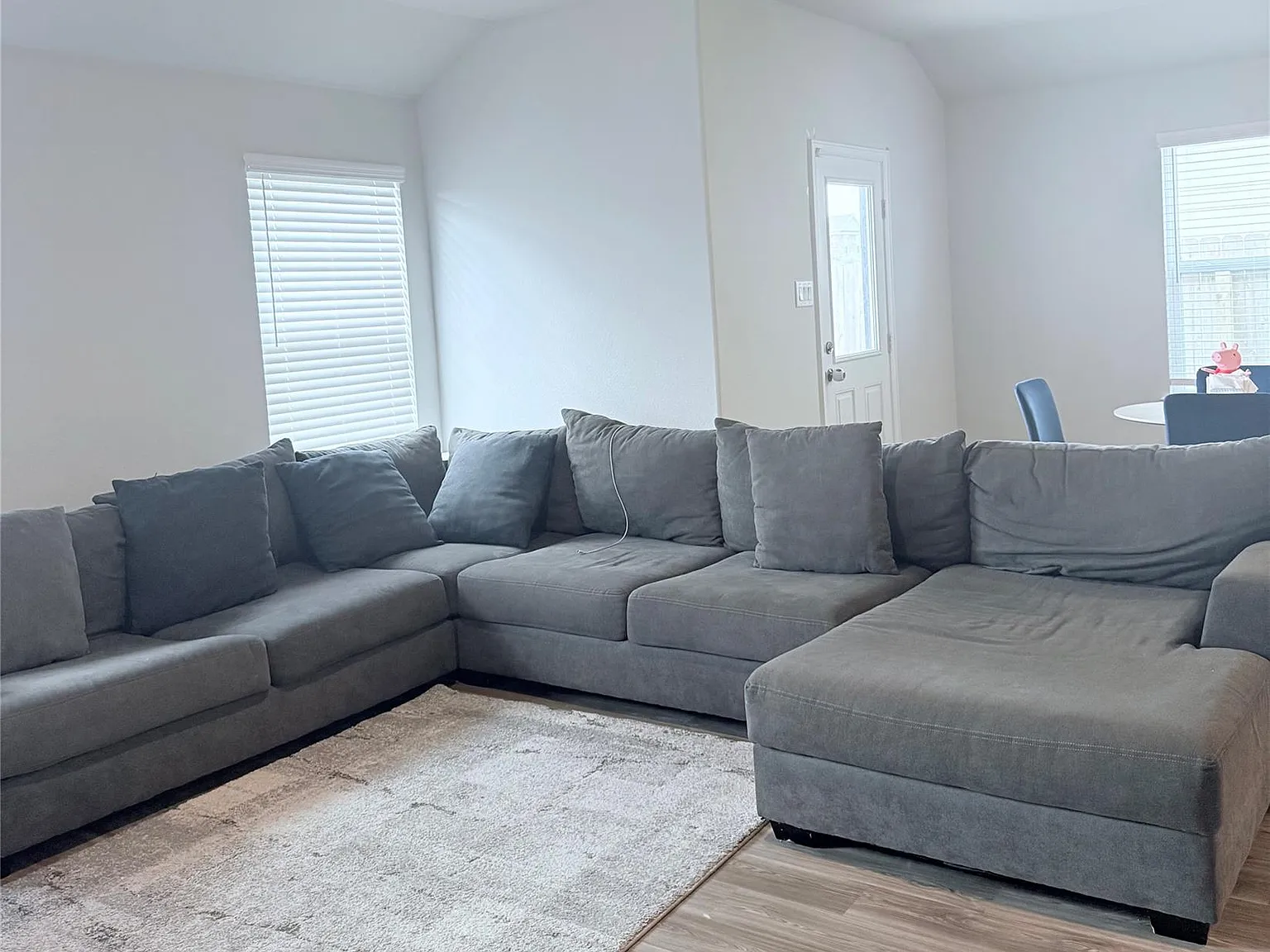 4 bed, 2.0 bath, 1694 sqft, $2,400 — Photo 3