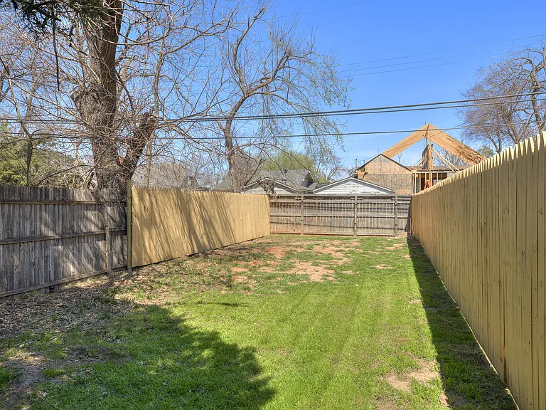 1123 NW 40th St — Photo 32