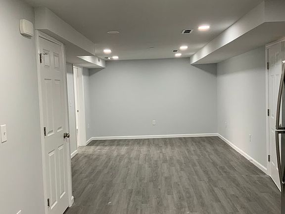 5th image of 3123 Lincoln Hwy E #5