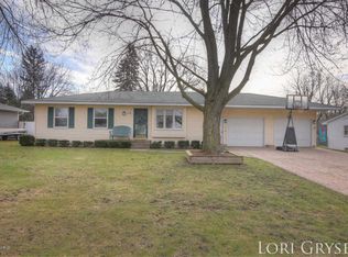 7026 Southwood Dr, Jenison, MI 49428