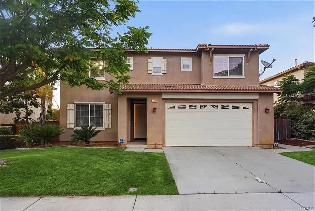 4 bed, 3.0 bath, 2484 sqft, $4,100 — Photo 2