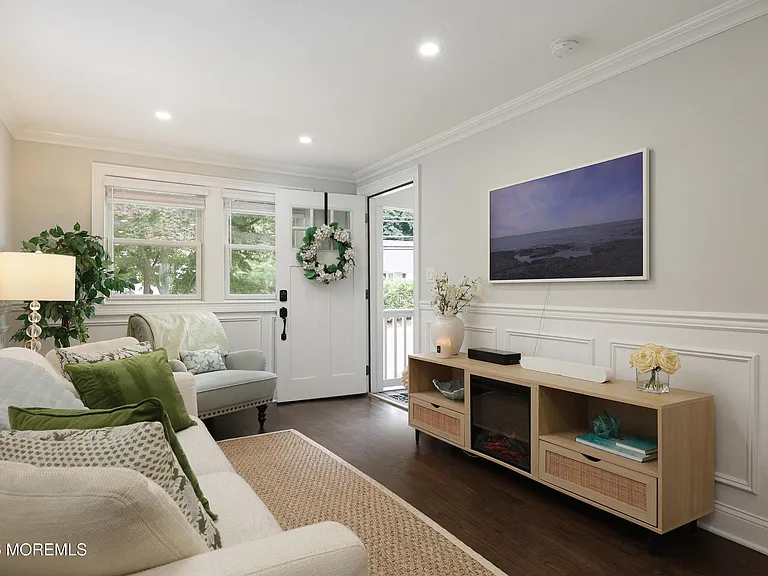 210 Linden Ave — Photo 5