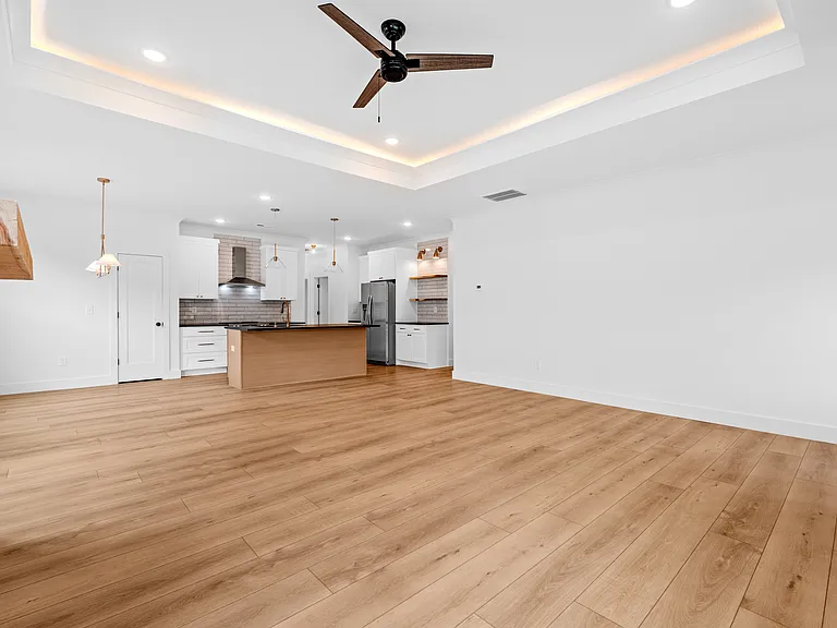 290 Morgan St — Photo 6