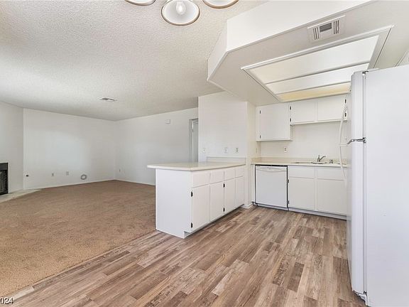 3rd image of 849 Rock Springs Dr APT 102
