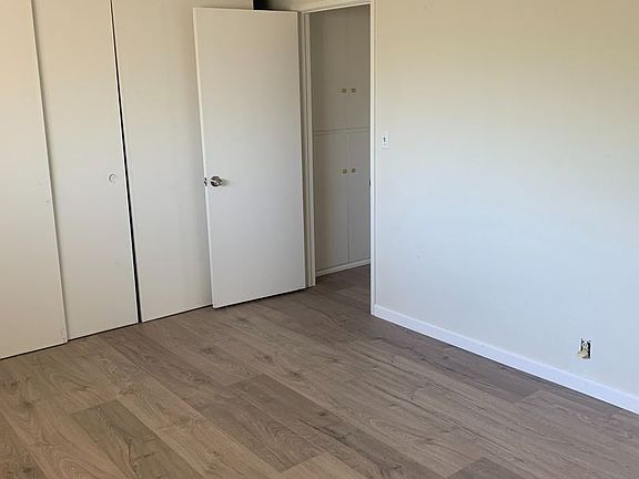 4th image of 886 Castlewood Dr Unit 3