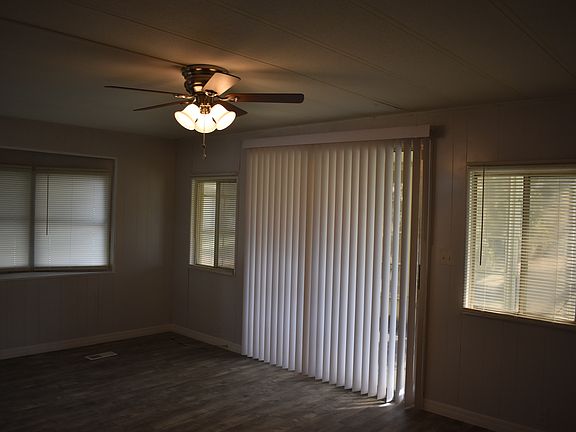 Bay windows throughout 