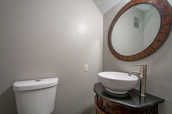 8120 W Markham St #5 — Photo 3