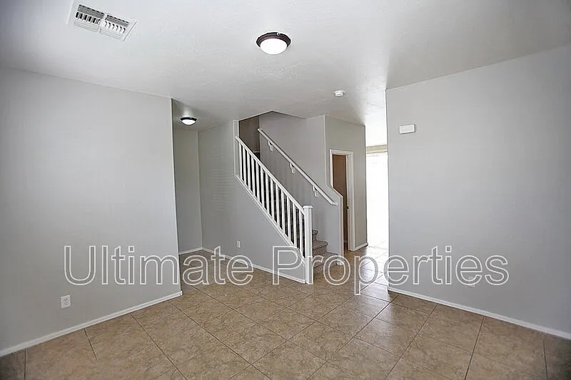 3 bed, 2.5 bath, 1400 sqft, $1,795 — Photo 3