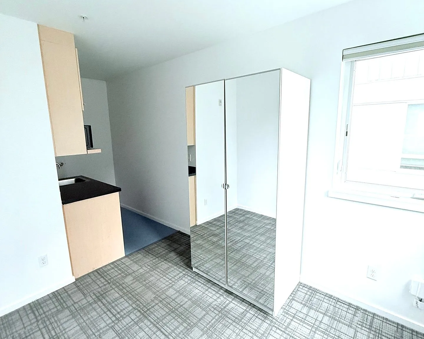 2418 Ballard Apartments — Photo 2