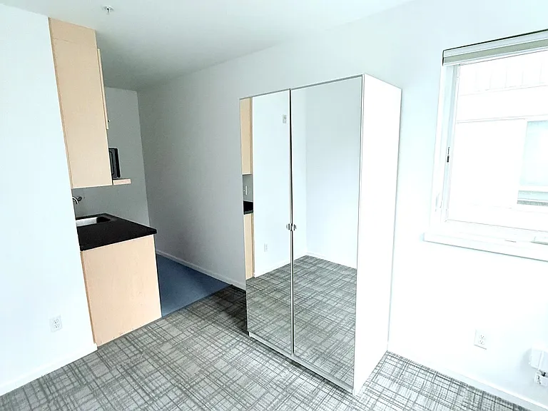 2418 Ballard Apartments — Photo 2