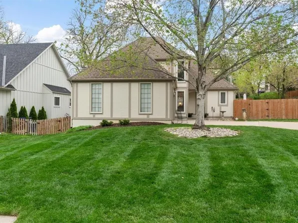 11441 Marty St, Overland Park, KS 66210