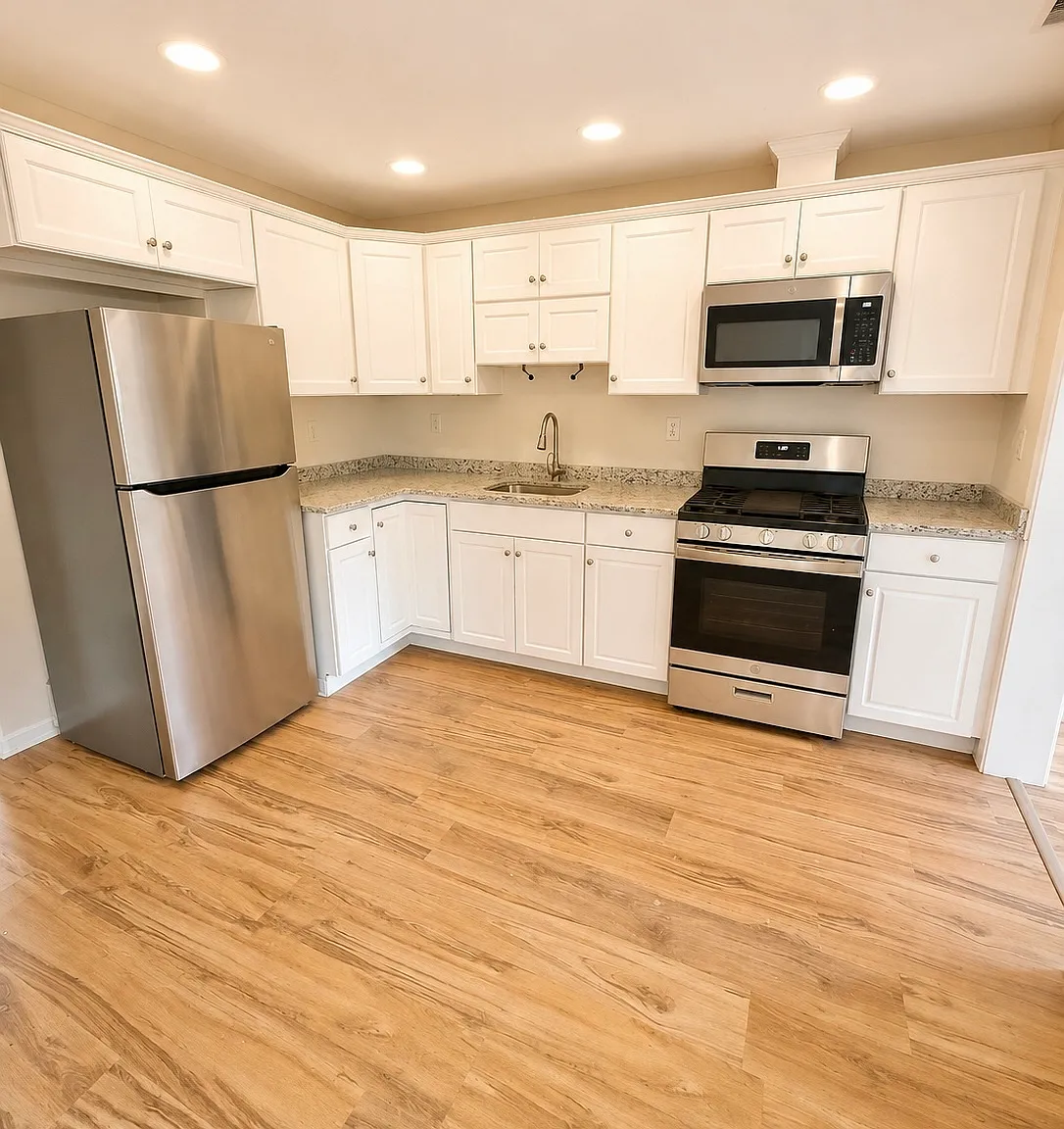 3 bed, 2.0 bath, 875 sqft, $2,600 — Photo 1